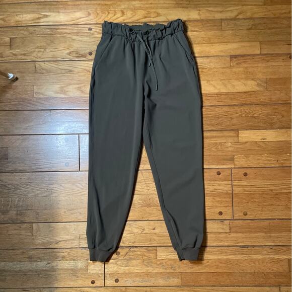 Lululemon Stretch High-Rise Jogger *Full Length - Picture 2 of 16